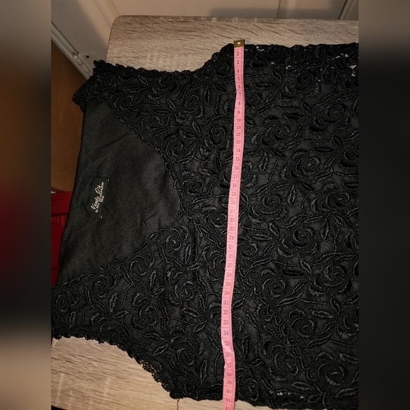 Black Lace asymmetrical Tank Top - Picture 5 of 5